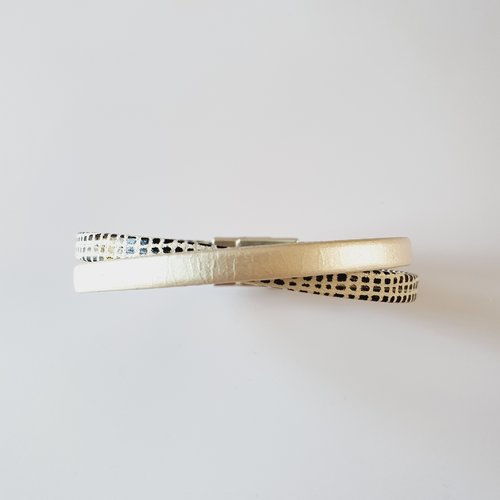 Bracelet femme cuir blanc nacré et imprimé noir et blanc fermoir aimanté magnétique taille personnalisable idée cadeau anniversaire