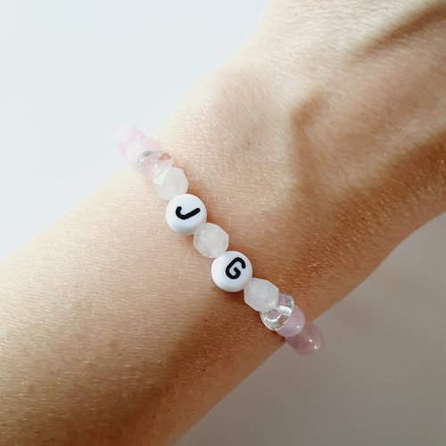Bracelet prénom ou lettres quartz rose perles naturelles, de gemmes idée cadeau anniversaire fête des mères