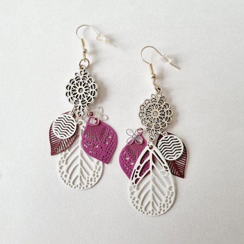 Boucles d'oreilles pendantes feuilles violet et blanc nacre
