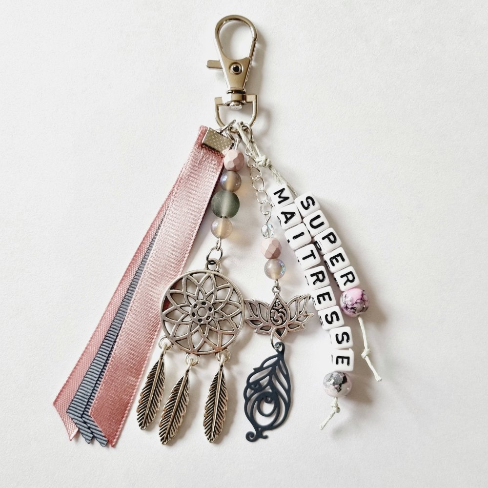 Porte-clef bijou de sac super maitresse attrape-rêves plume rose et gris  rubans idée cadeau fin d'année scolaire remerciements - Un grand marché