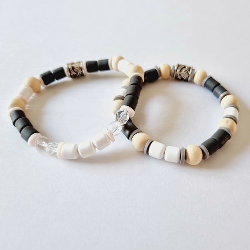 Duo ou trio mere / fils bracelets heishi polymere et bois gris foncé et blanc élastique