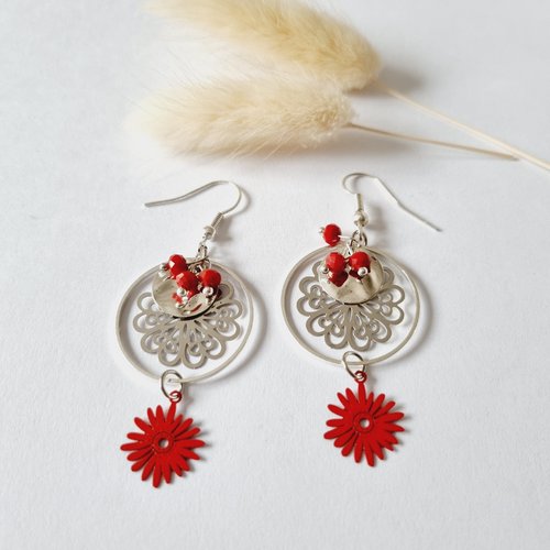 Boucles d'oreilles fleurs et perles rouges - estampe idée cadeau anniversaire femme