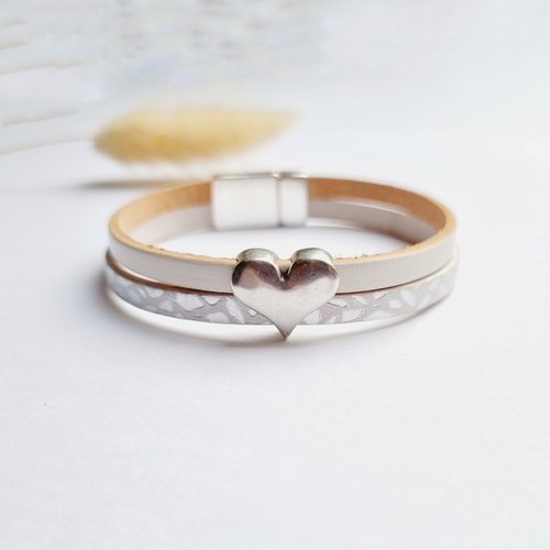 Bracelet coeur cuir blanc gris argenté fermoir aimanté magnétique taille personnalisable sur mesure