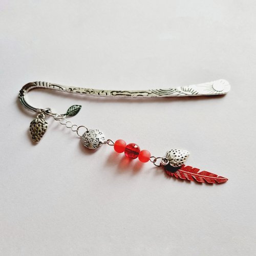 Marque-page gourmand fraise et plumes
