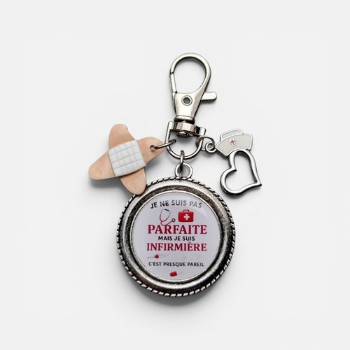 Porte-clef infirmière parfaite breloque coeur pansement fimo idée cadeau remerciements collègue patient