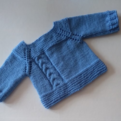 Pull bébé tricoté mains bleu