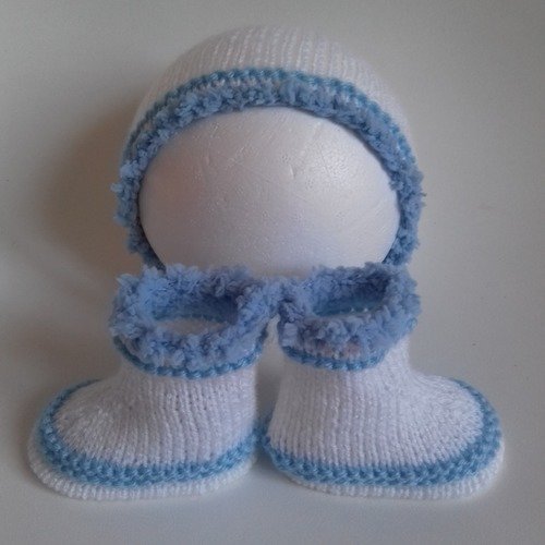 Bonnet et bottes pour bébé bleu et blanc 0/6 mois