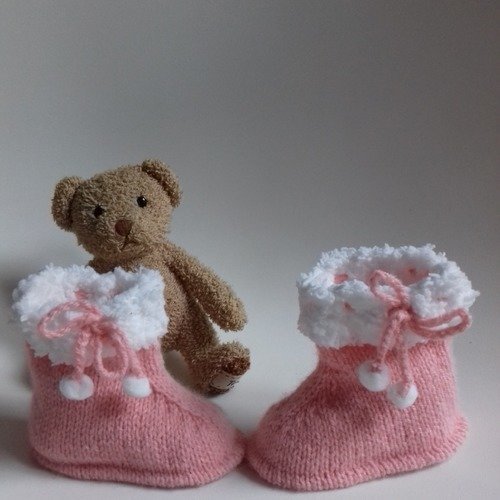 Chaussons bottines en laine couleur rose et blanche