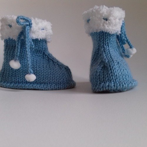 Chaussons bottines en laine couleur bleu et blanche 9/12 mois