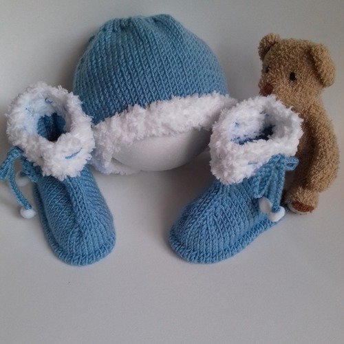 Bonnet et bottes pour bébé bleu et blanc 9/12 mois