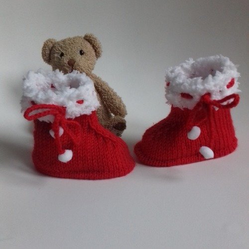 Chaussons bottines en laine couleur rouge et blanche 6 mois