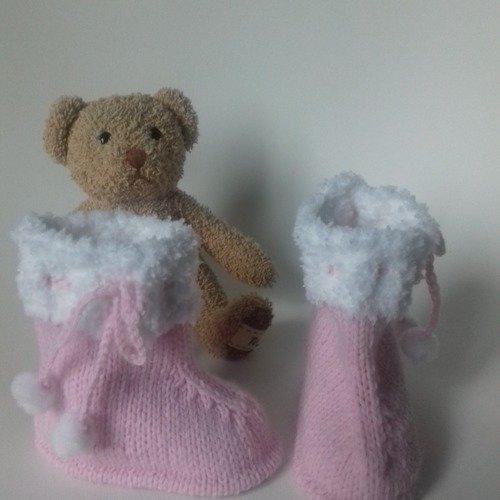 Chaussons bottines en laine couleur rose et blanc 3 /6 mois