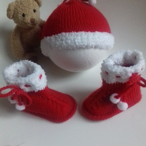 Bonnet    et bottes pour bébé rouge  et blanc 3/6 mois de noel