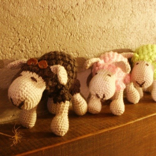 Agneau en laine toute douce cadeau de naissance