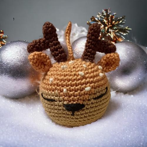 Boule de noël le petit cerf au crochet fait main