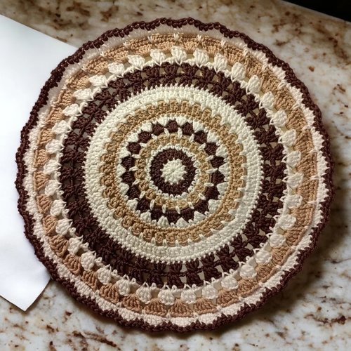 Napperon au crochet de 26 cm fait main
