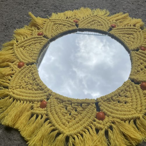 Miroir macramé jaune