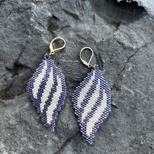 Boucles miyuki pendantes blanches et lilas