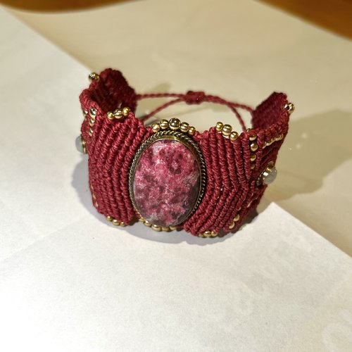 Manchette rhodonite en macramé