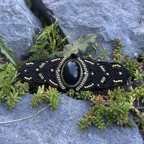 Bracelet macramé avec pierre d’onyx