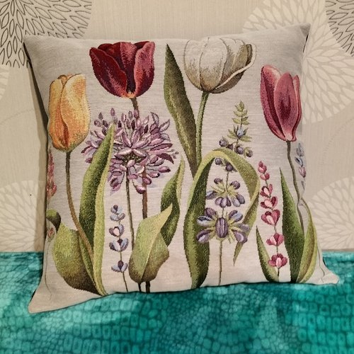 Coussin motifs tulipes