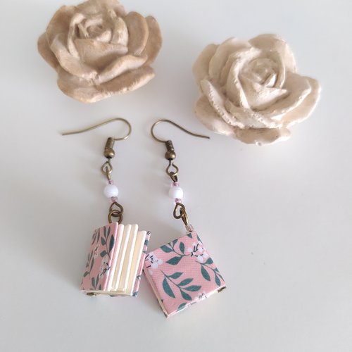 Boucles d'oreilles livre en papier