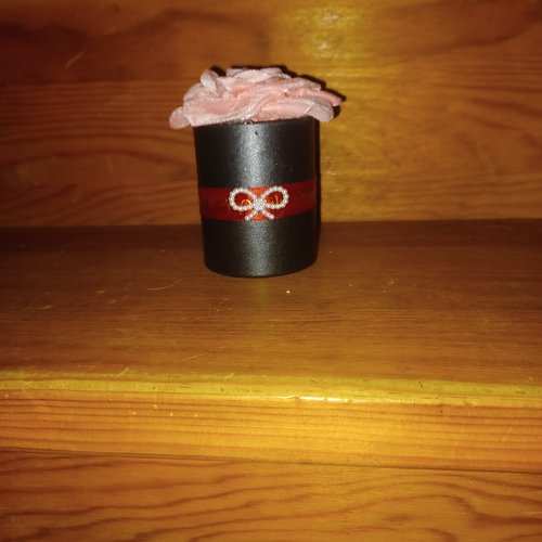 Petit pot avec rose rose velour