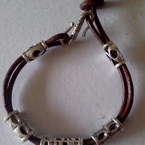 Filipine 3 - bracelet cuir et perles metal
