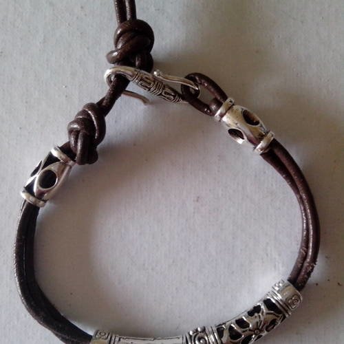 Filipine 4 - bracelet cuir et perles metal