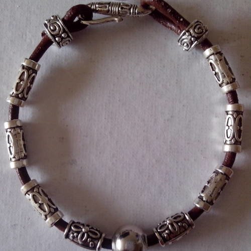 Filipine 10 - bracelet cuir et perles metal