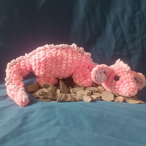 Bébé dragon au crochet