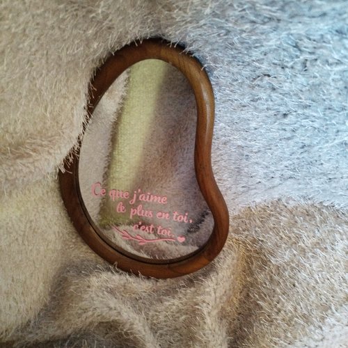 Miroir organique en bois avec inscription romantique