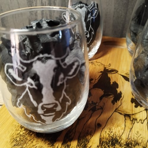 Lot de 4 verres gravés à la main "tête de vache"