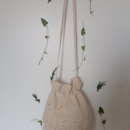 Grand sac seau écru en crochet fait main