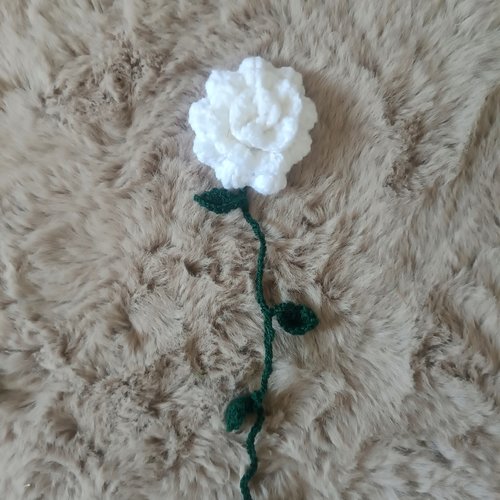 Marque-page au crochet "rose blanche" - pièce artisanale unique
