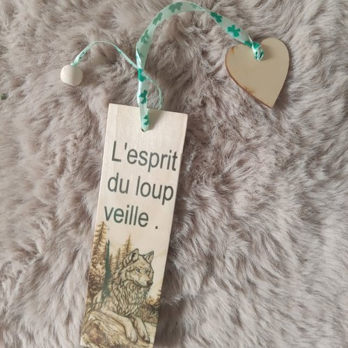 Marque-page en bois loup avec prénom/dates