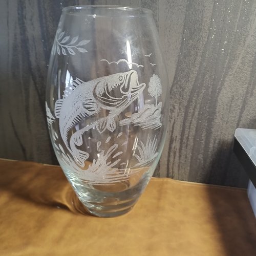 Grand vase en verre gravé motif poisson- hauteur 36 cm