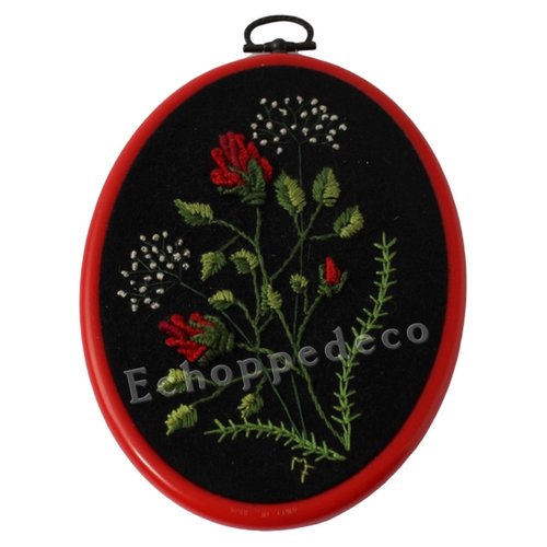 Broderie " roses rouge et gypsophile "