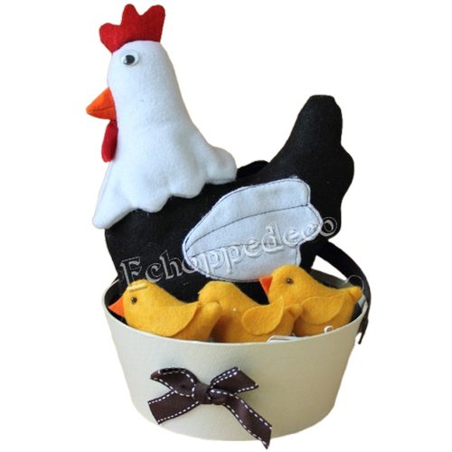 Poule et poussins de pâques dans leur panier,  modèle unique