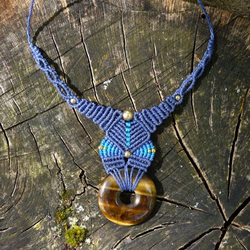 Collier bohème artisanal macramé - pendentif donut œil de tigre – bleu - bijou unique fait main
