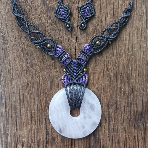 Collier artisanal macramé bohème - pendentif donut quartz rose – noir, violet, lilas -  bijou unique fait main.