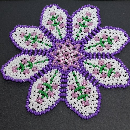 Napperon petite fleur rose et violet en perles