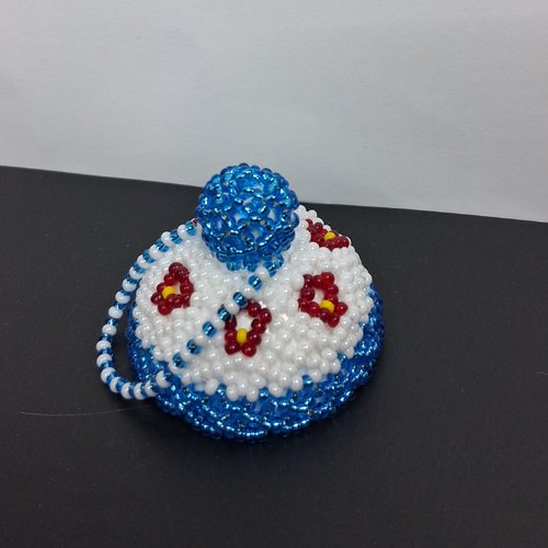 Bonnet de noël bleu en perles de rocailles – décoration sapin artisanale – 4 cm