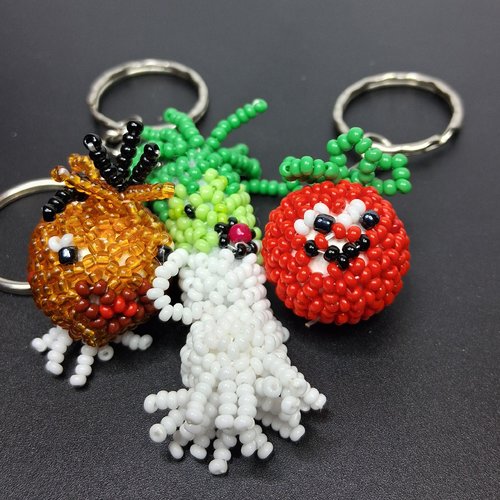 Lot de 3 porte-clés légumes en perles de rocailles – accessoires artisanaux – fait main