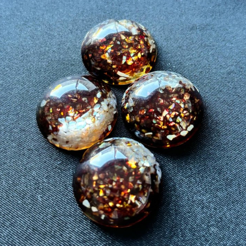 Cabochon de couleur marron en résine
