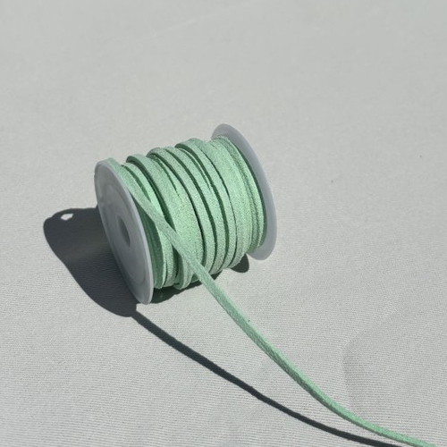 1 m de cordon plat 3 mm  vert menthe pâle en suédine