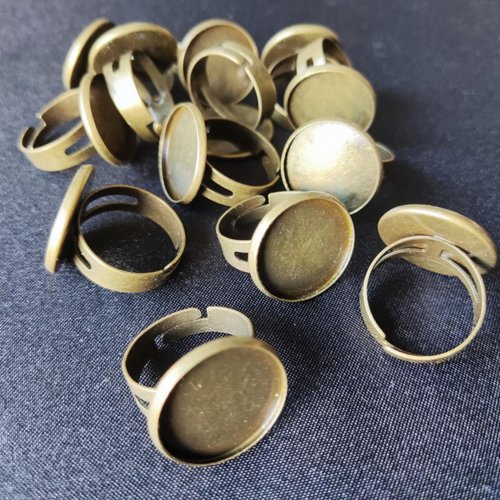 Bague réglable en métal couleur bronze support pour cabochons ronds