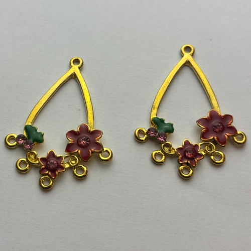 Lot de 2 breloques pendentifs en métal doré et décor fleur en émail