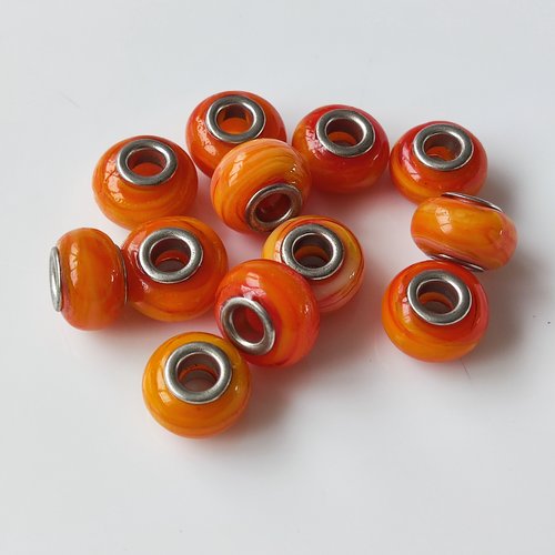 Perle européenne en verre orange