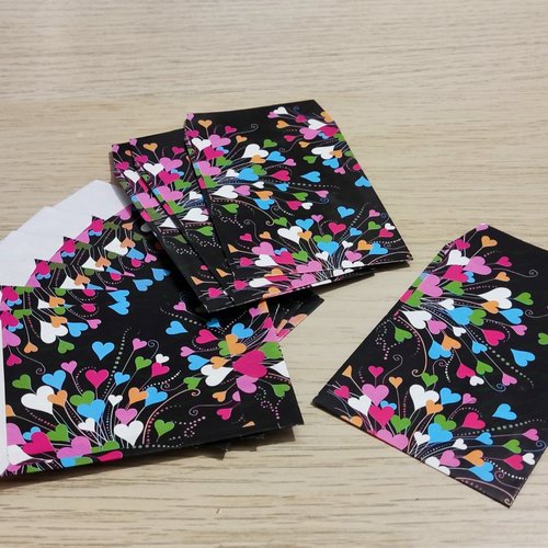 Pochettes cadeaux en papier fantaisie cœurs